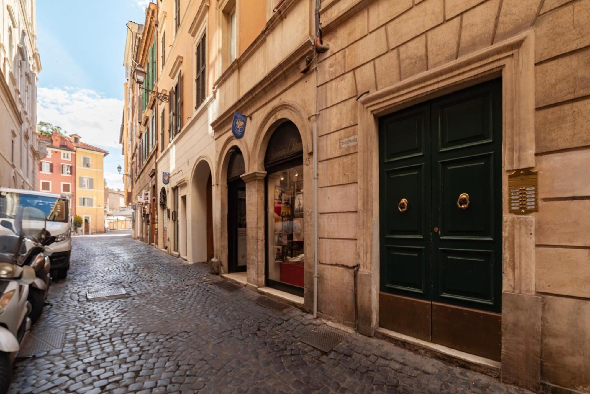 Apartment With Terrace In Via Del Pellegrino - Fromhometoโรม ภายนอก รูปภาพ